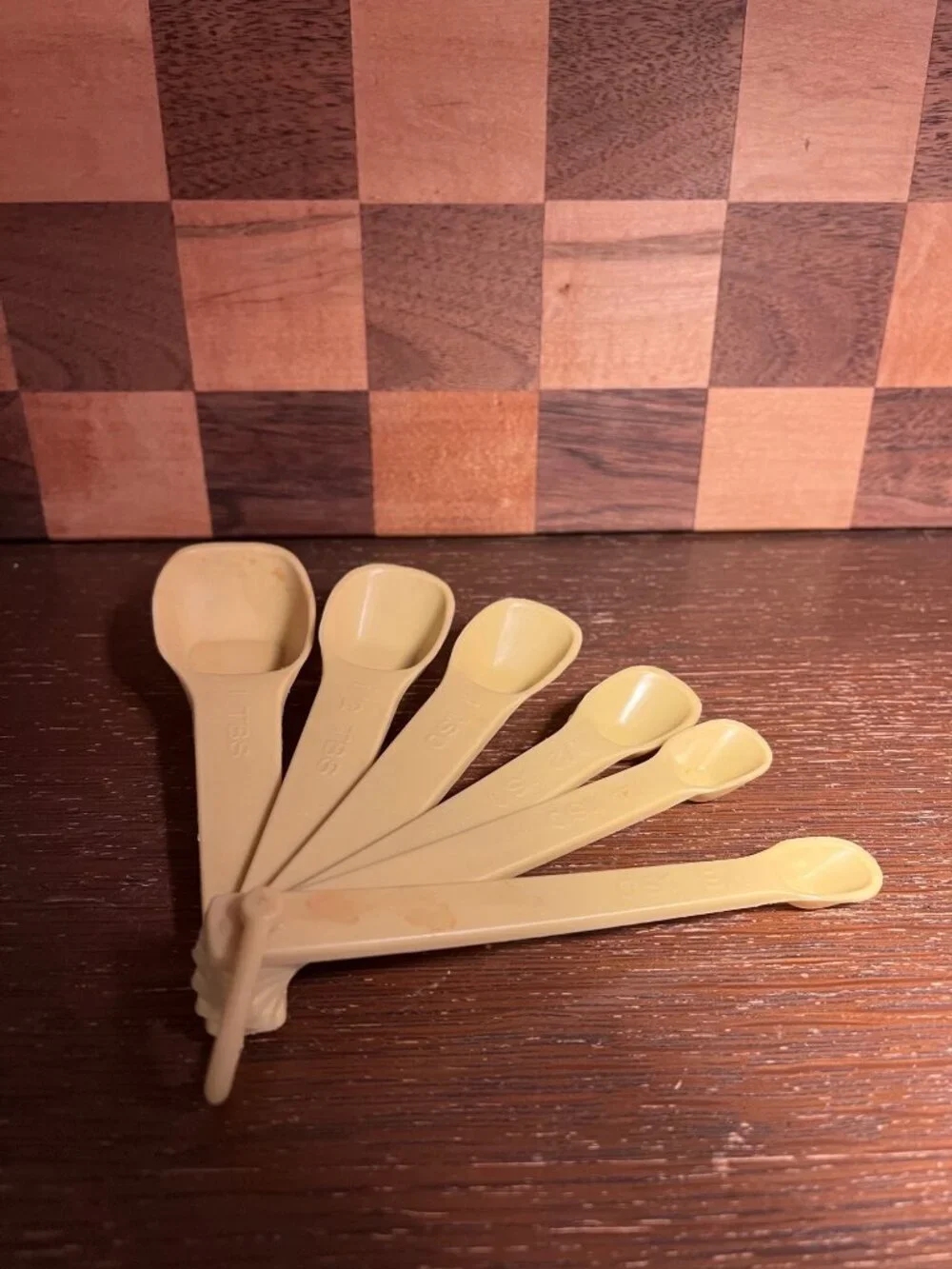 Vintage Retro Yellow Plastic Measuring Spoons A840